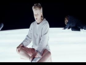 Robyn Monument (with Royksopp) (HD)
